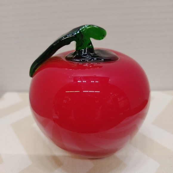 Vintage Hand Blown Apple Glass Art Paperweight. 4" Tall 3.5" Wide - Picture 1 of 6